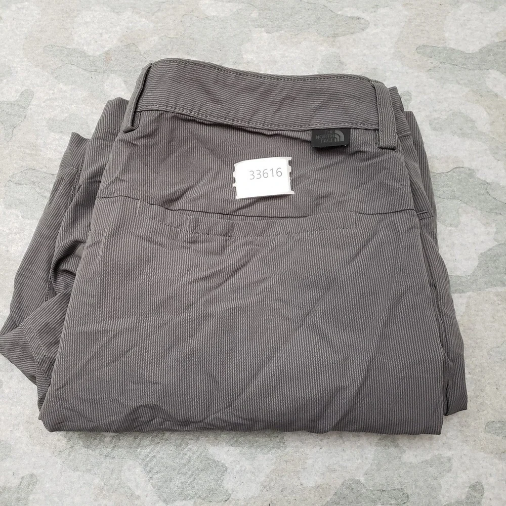 The North Face Shorts Men's 34 Gray Lightweight Pockets Bermuda Hiking Travel‎